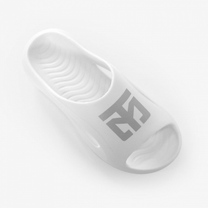MOOTO AC SLIPPERS (WHITE)